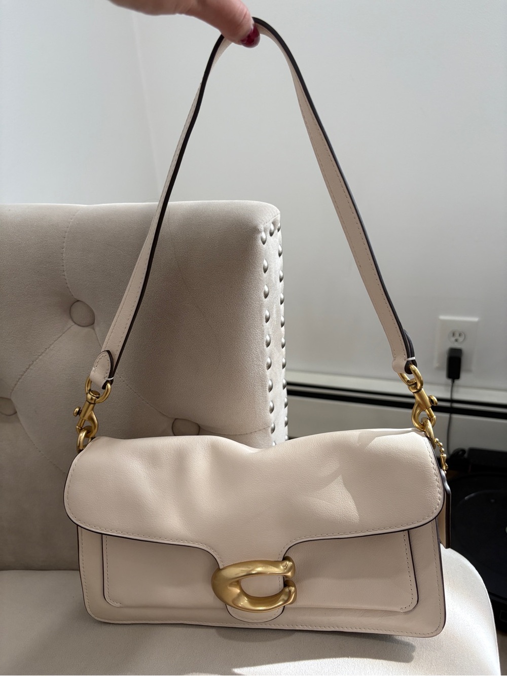 tabby shoulder bag 26 in brass/chalk full grain leather